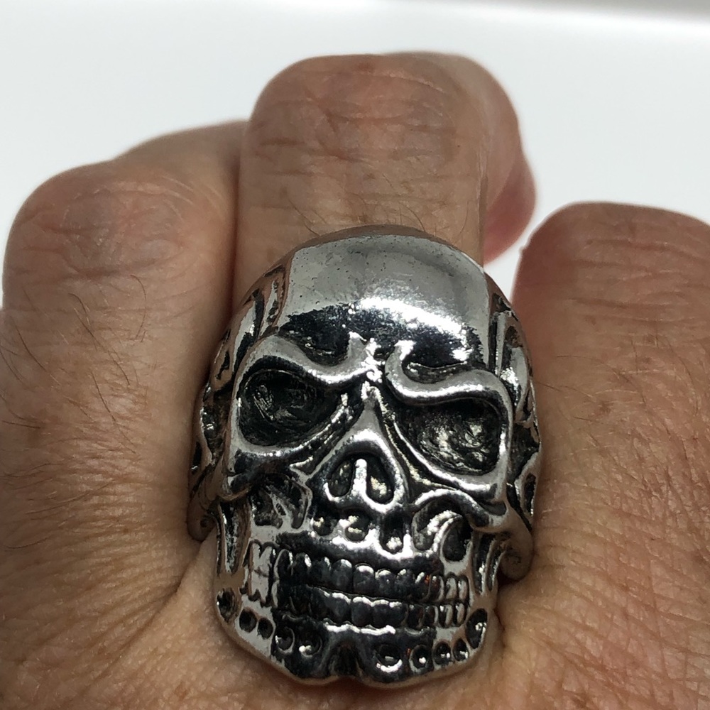 Vintage Skull mens ring silver white bronze